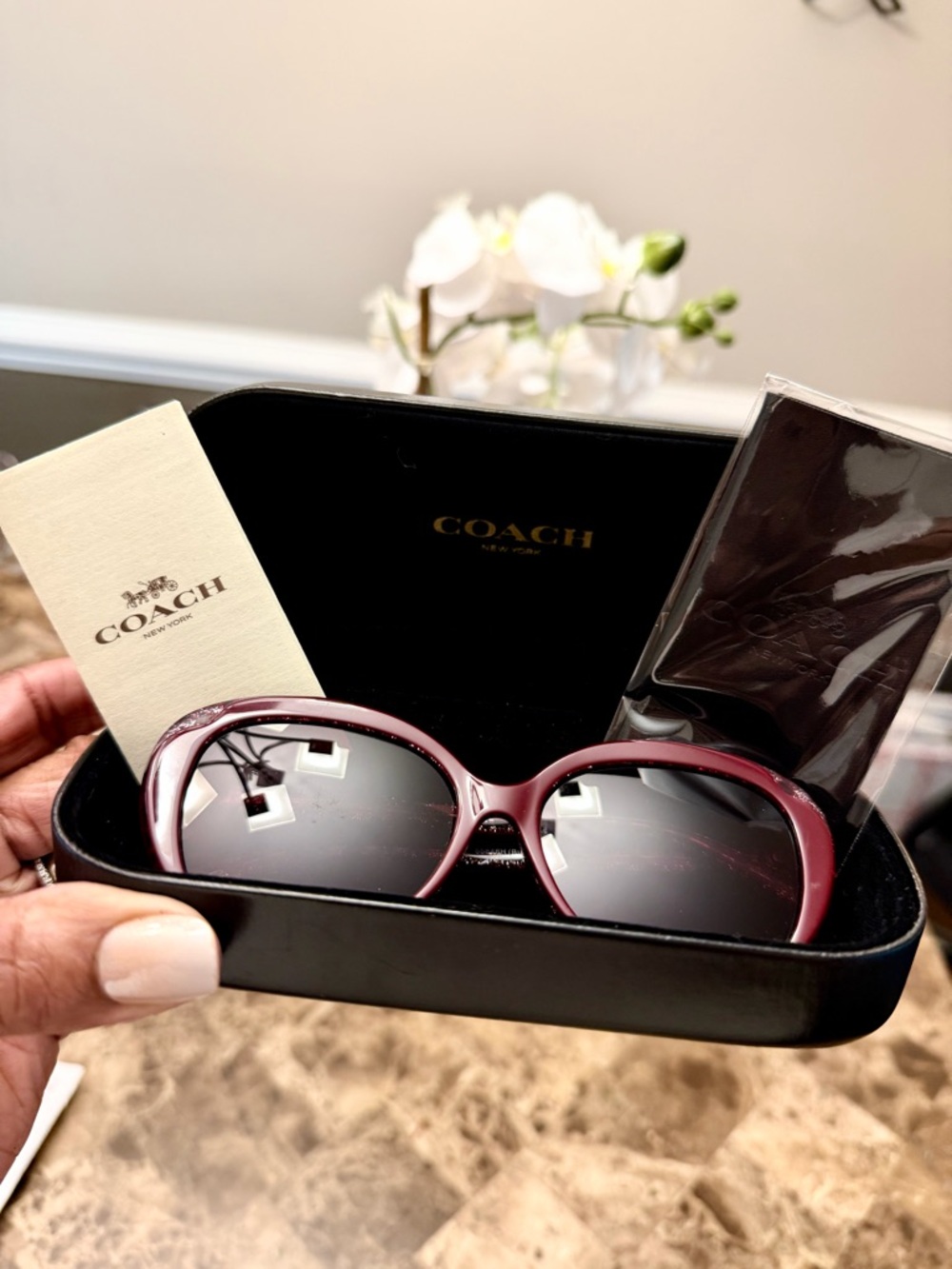 ⭐️⭐️Coach HC8358F (Burgundy Glitter Sig C) Sunglasses Full Inclusion - Picture 4 of 15